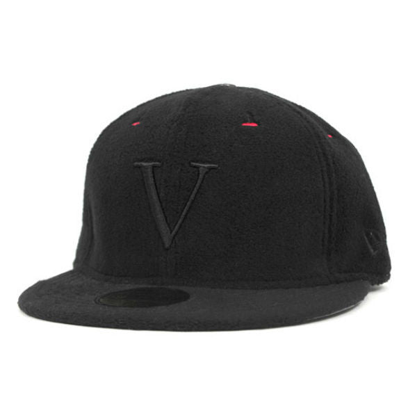 V BLACK WOOL FITTED